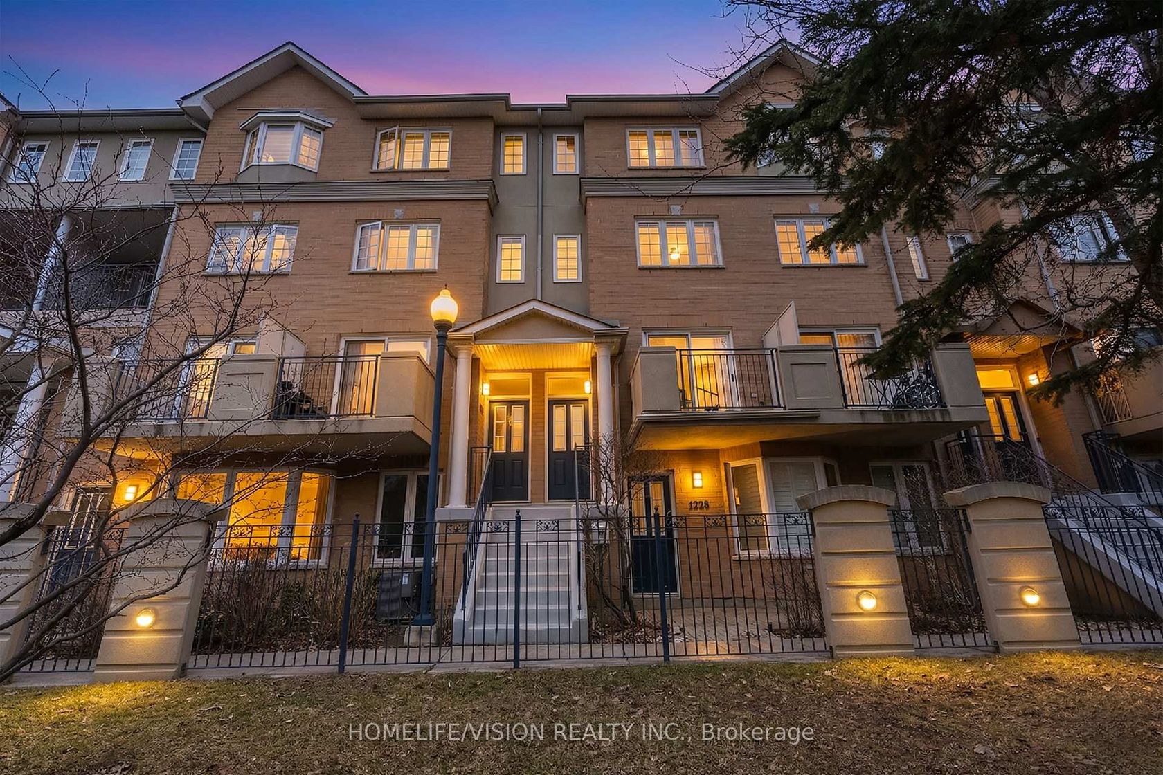 1229 - 28 Sommerset Way, Willowdale East, Toronto by Loree Meneguzzi Real Estate 1229 - 28 Sommerset Way, Willowdale East, Toronto