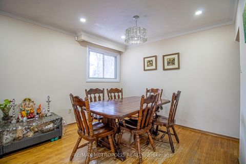 Photo 7 at 37 Albacore Crescent, Woburn, Toronto
