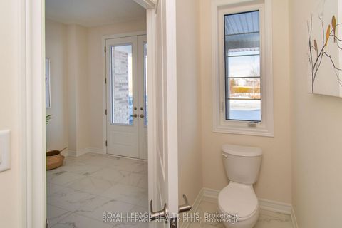 Photo 5 at 147 Dovedale Drive, Keswick South, Georgina