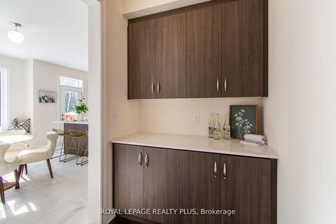 Photo 12 at 147 Dovedale Drive, Keswick South, Georgina