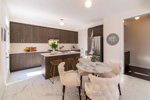 Photo 13 at 147 Dovedale Drive, Keswick South, Georgina