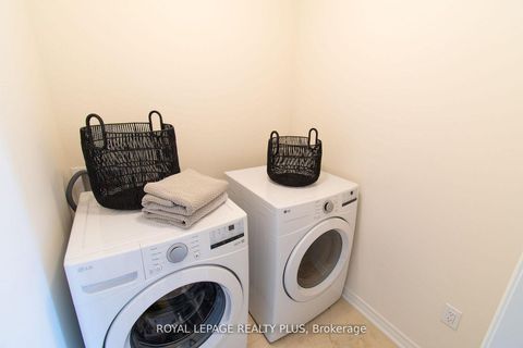 Photo 30 at 147 Dovedale Drive, Keswick South, Georgina