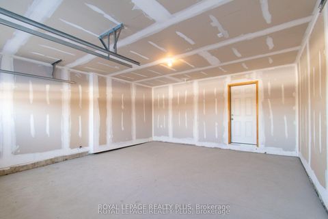 Photo 34 at 147 Dovedale Drive, Keswick South, Georgina