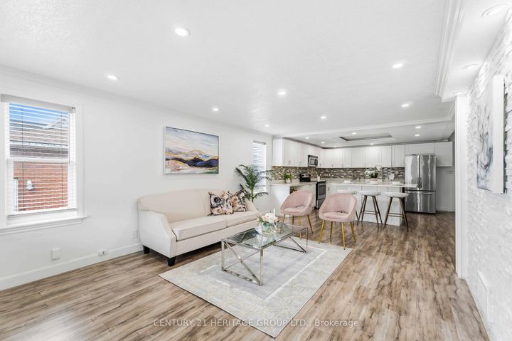 Photo 3 at 103 Edinburgh Avenue, Crown Point, Hamilton