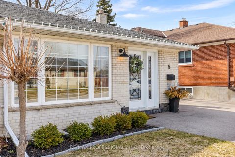 Photo 1 at 5 Birgitta Crescent, West Deane, Toronto