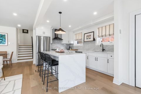 Photo 11 at 5 Birgitta Crescent, West Deane, Toronto