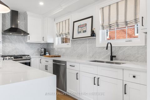 Photo 13 at 5 Birgitta Crescent, West Deane, Toronto