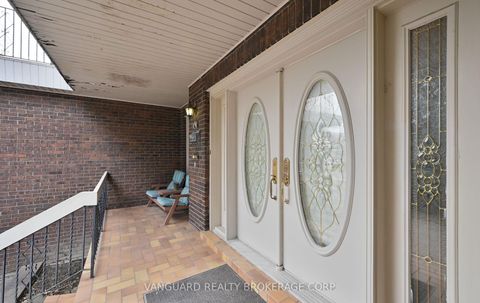 Photo 3 at 313 Firglen Ridge, Islington Woods, Vaughan