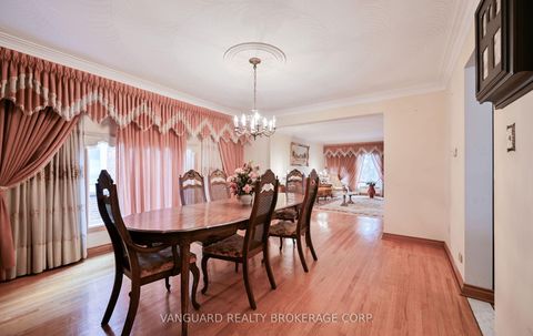 Photo 11 at 313 Firglen Ridge, Islington Woods, Vaughan