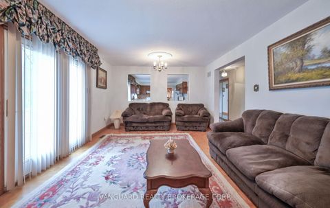 Photo 13 at 313 Firglen Ridge, Islington Woods, Vaughan