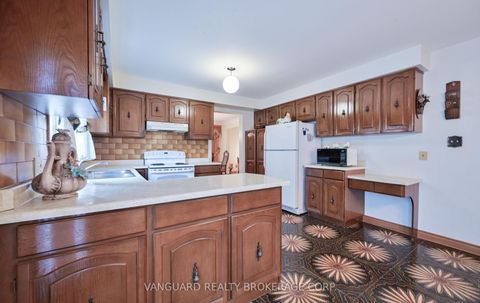 Photo 16 at 313 Firglen Ridge, Islington Woods, Vaughan