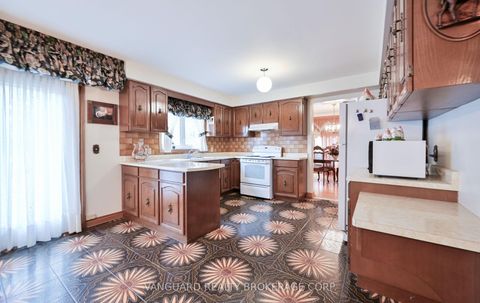 Photo 17 at 313 Firglen Ridge, Islington Woods, Vaughan