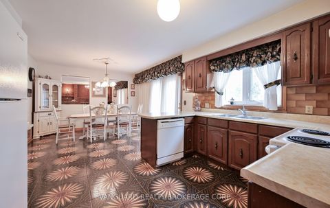 Photo 18 at 313 Firglen Ridge, Islington Woods, Vaughan