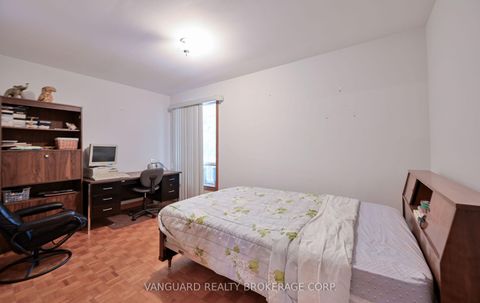 Photo 20 at 313 Firglen Ridge, Islington Woods, Vaughan