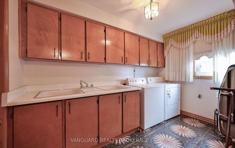 Photo 23 at 313 Firglen Ridge, Islington Woods, Vaughan