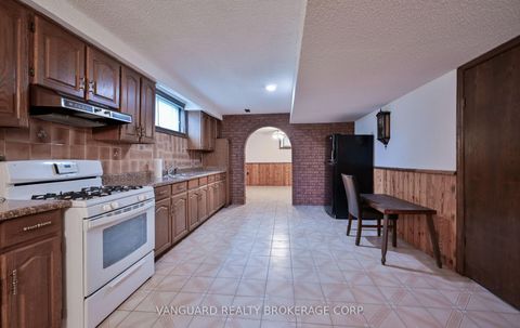 Photo 42 at 313 Firglen Ridge, Islington Woods, Vaughan