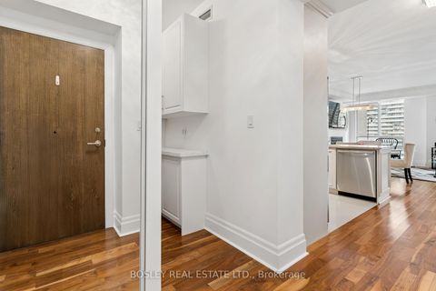 Photo 5 at 4501 - 16 Harbour Street, Waterfront Communities C1, Toronto