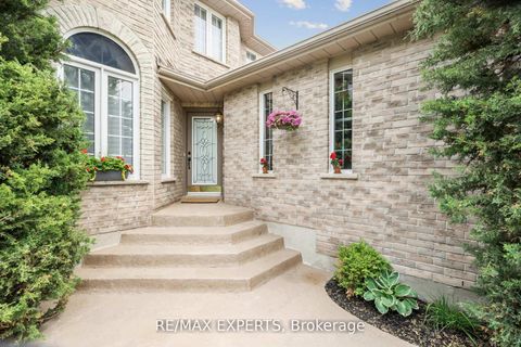 Photo 2 at 5 Kelsey Crescent, Ardagh, Barrie