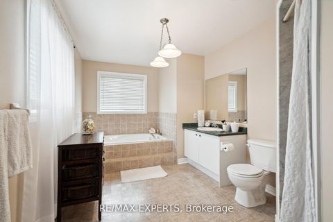 Photo 9 at 5 Kelsey Crescent, Ardagh, Barrie