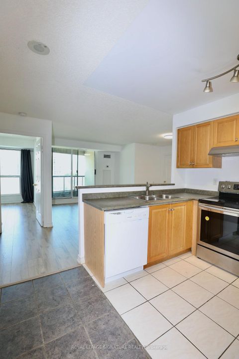 Photo 3 at 1116 - 7 Lorraine Drive, Willowdale West, Toronto