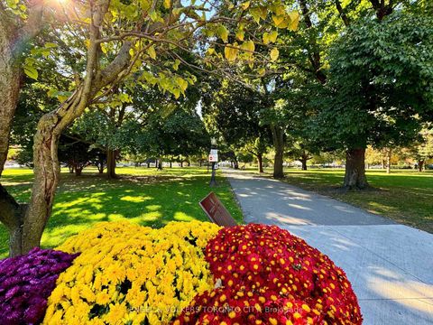 Photo 8 at 167 Carlton Street, Moss Park, Toronto