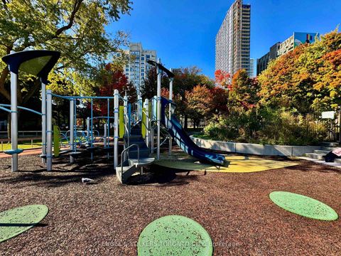 Photo 11 at 167 Carlton Street, Moss Park, Toronto