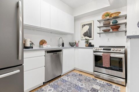 Photo 11 at 4 - 350 Gerrard Street E, South St. James Town, Toronto