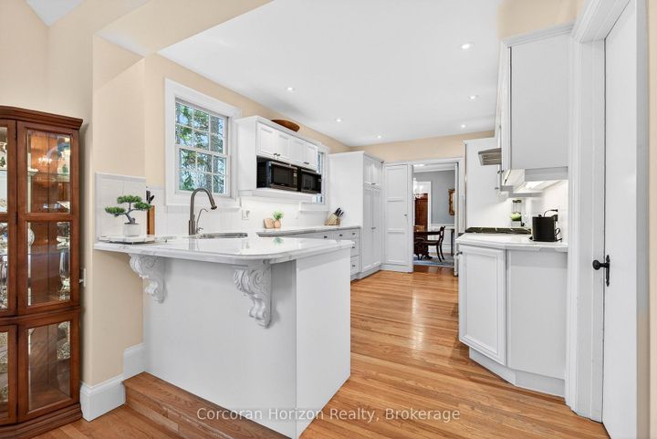 Photo 8 at 3046 South Drive, Roseland, Burlington