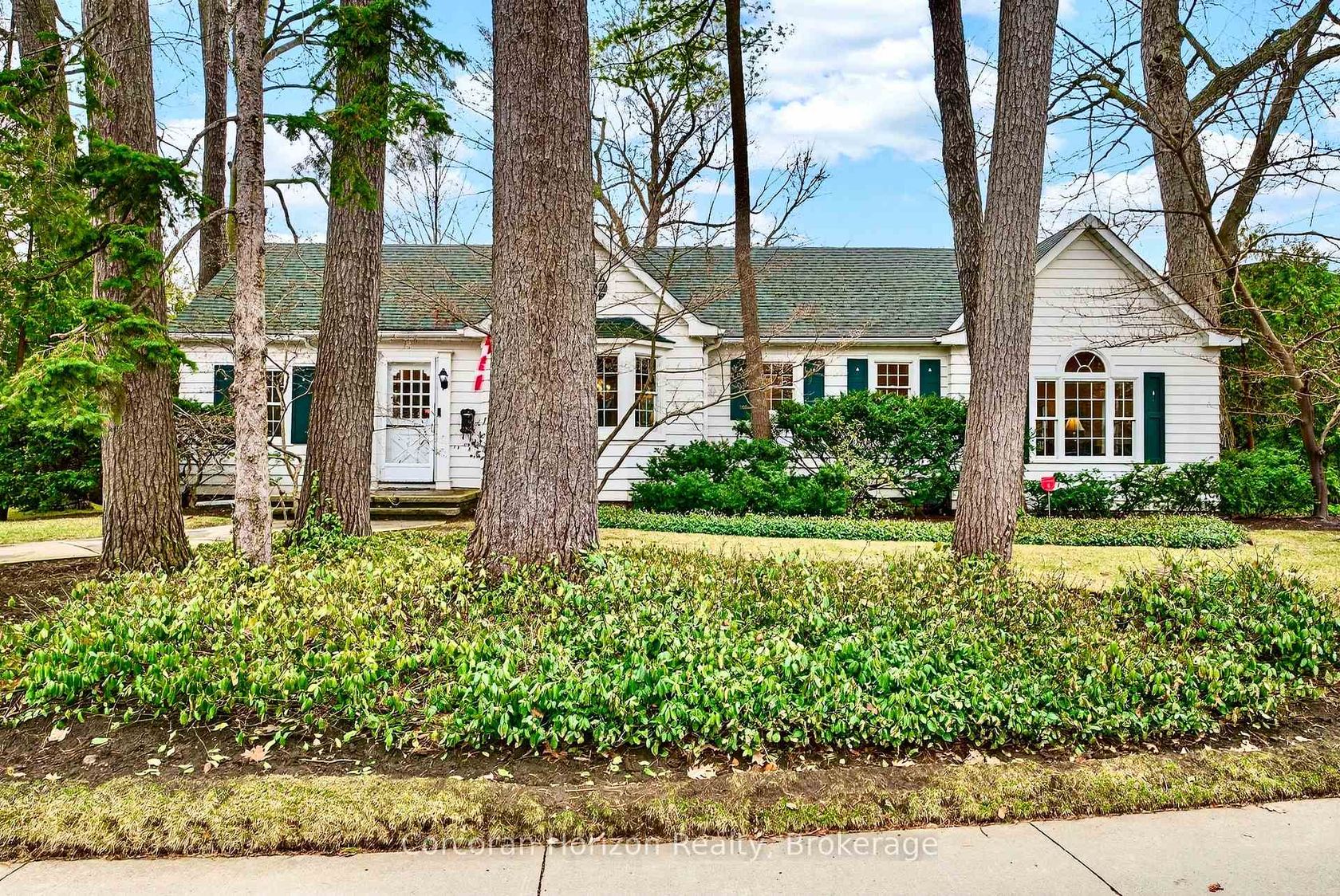 3046 South Drive, Roseland, Burlington by Loree Meneguzzi Real Estate 3046 South Drive, Roseland, Burlington