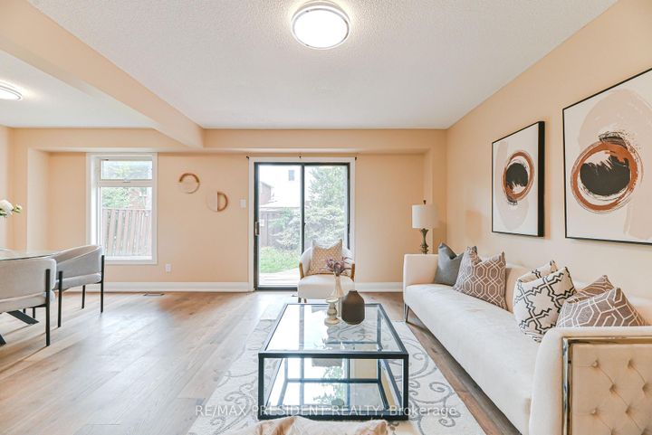 Photo 16 at 4 Lawnview Court, Heart Lake West, Brampton