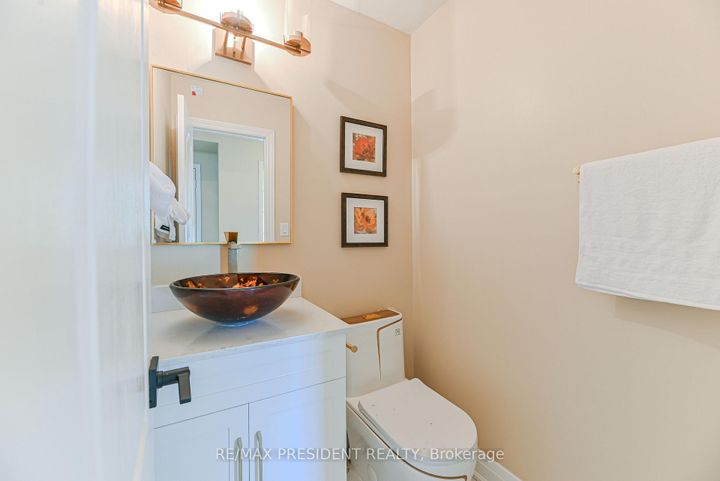 Photo 18 at 4 Lawnview Court, Heart Lake West, Brampton