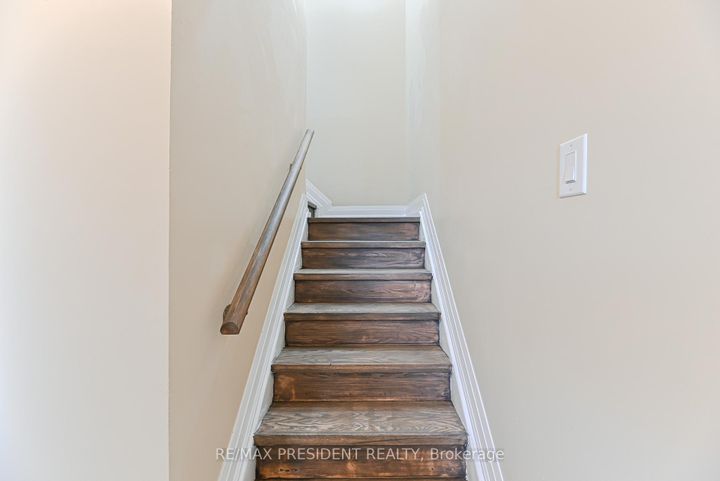 Photo 19 at 4 Lawnview Court, Heart Lake West, Brampton