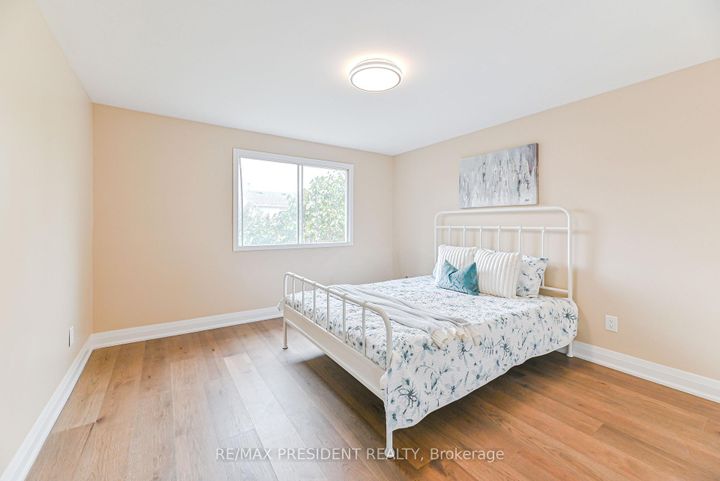 Photo 26 at 4 Lawnview Court, Heart Lake West, Brampton