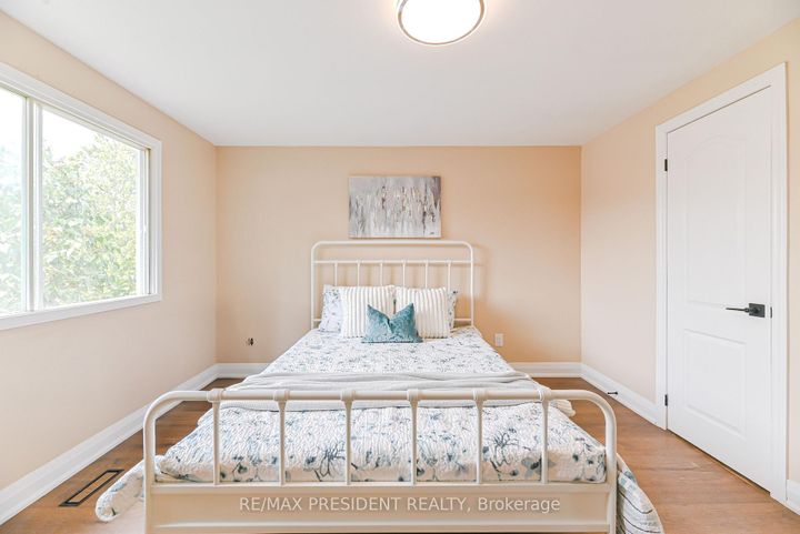 Photo 27 at 4 Lawnview Court, Heart Lake West, Brampton