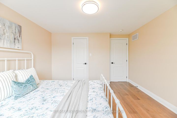 Photo 28 at 4 Lawnview Court, Heart Lake West, Brampton