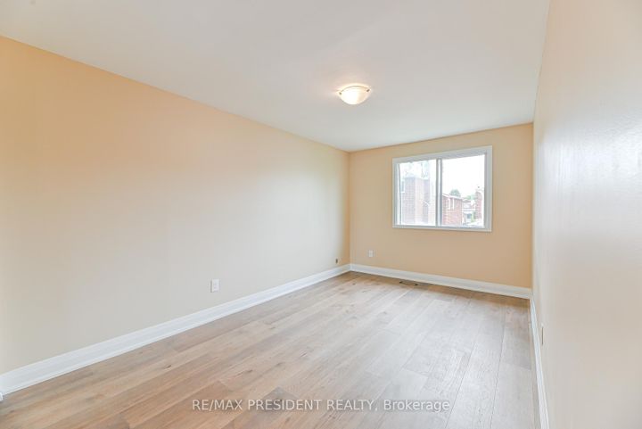 Photo 29 at 4 Lawnview Court, Heart Lake West, Brampton