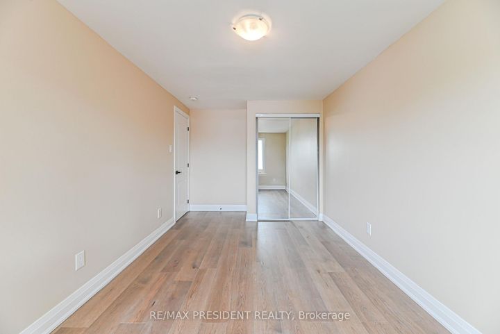 Photo 31 at 4 Lawnview Court, Heart Lake West, Brampton