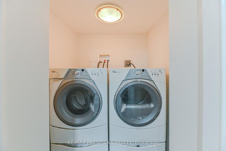 Photo 38 at 4 Lawnview Court, Heart Lake West, Brampton