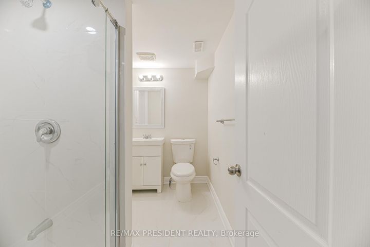 Photo 39 at 4 Lawnview Court, Heart Lake West, Brampton