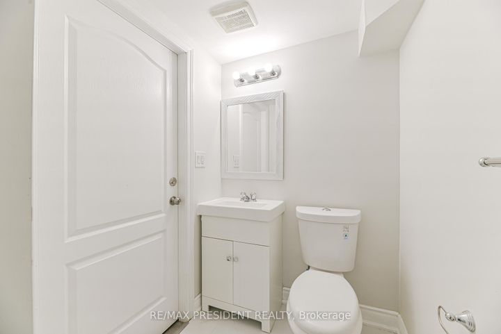 Photo 40 at 4 Lawnview Court, Heart Lake West, Brampton