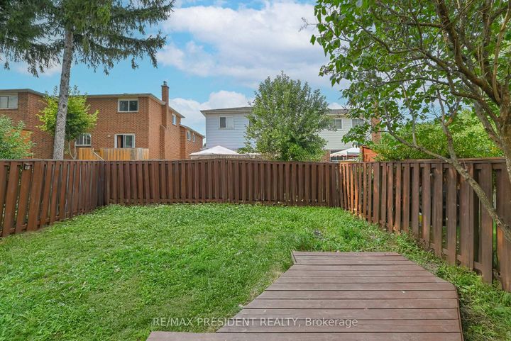 Photo 43 at 4 Lawnview Court, Heart Lake West, Brampton