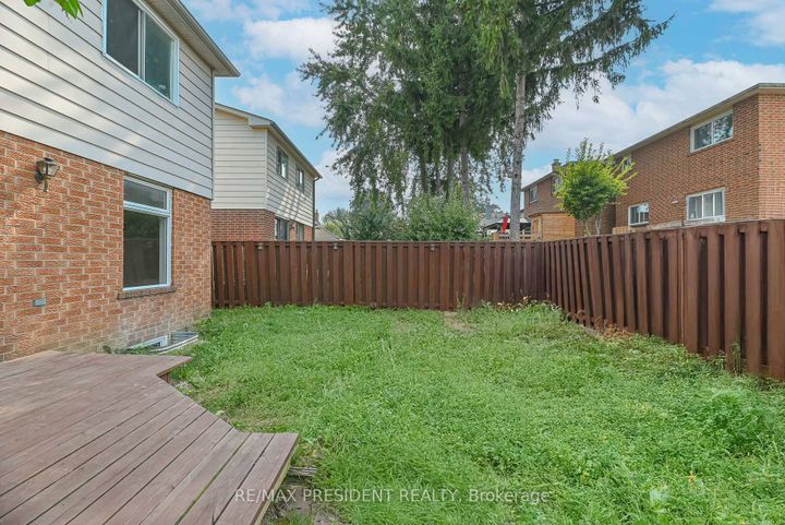 Photo 44 at 4 Lawnview Court, Heart Lake West, Brampton