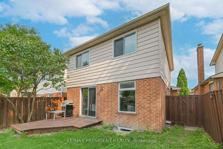 Photo 46 at 4 Lawnview Court, Heart Lake West, Brampton