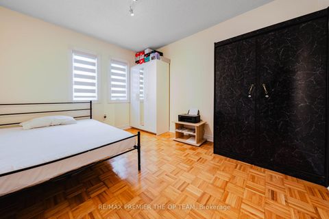 Photo 23 at 56 Wildberry Crescent, Vellore Village, Vaughan