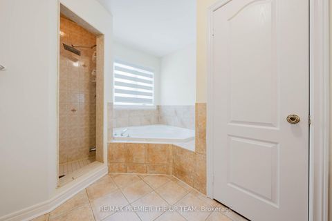 Photo 28 at 56 Wildberry Crescent, Vellore Village, Vaughan