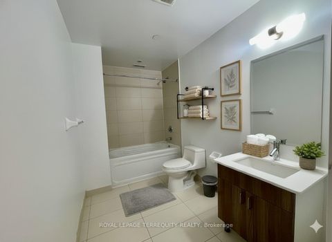 Photo 23 at PH101 - 426 University Avenue, Chinatown, Toronto