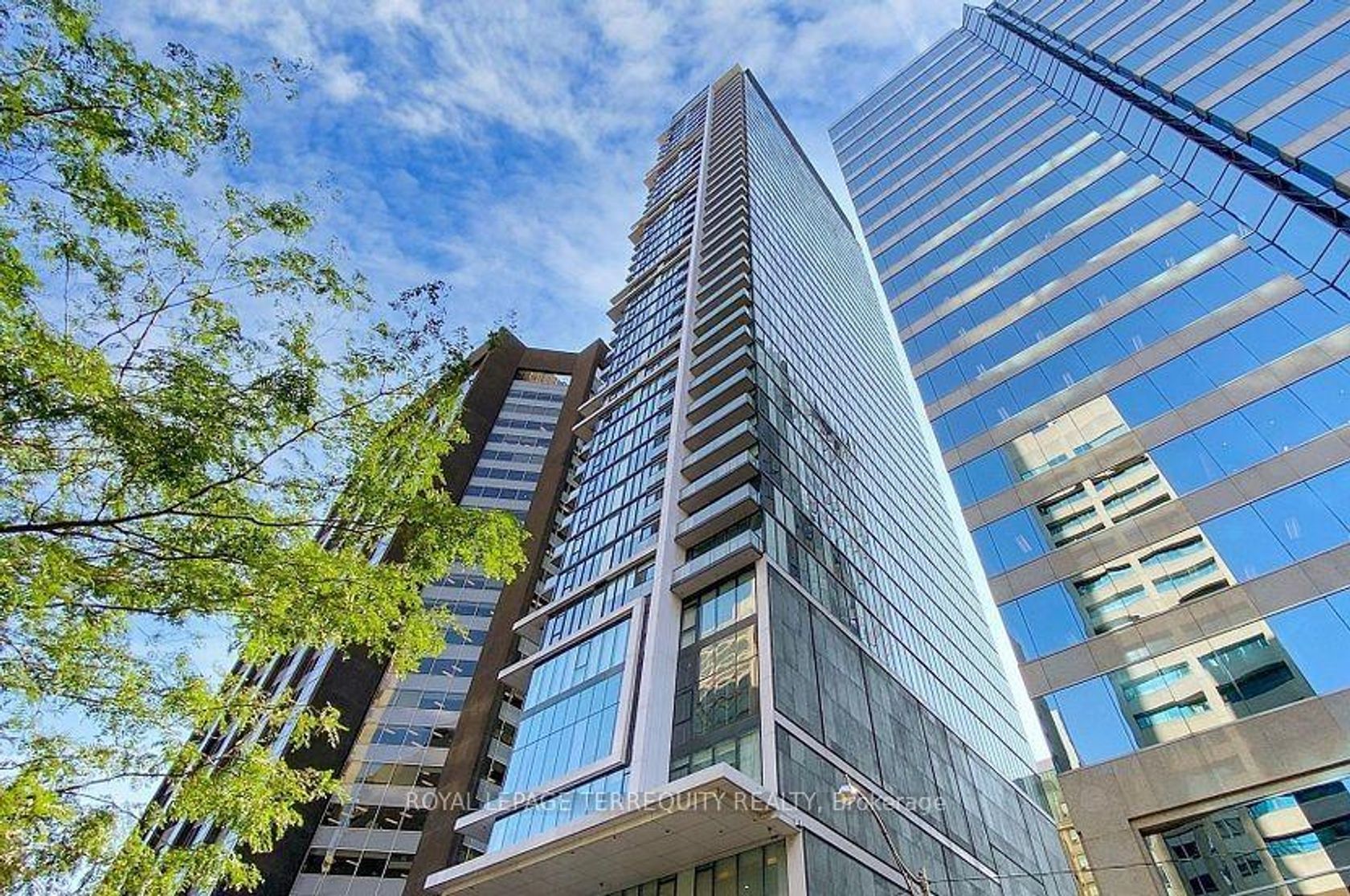 PH101 - 426 University Avenue, Chinatown, Toronto by Loree Meneguzzi Real Estate PH101 - 426 University Avenue, Chinatown, Toronto