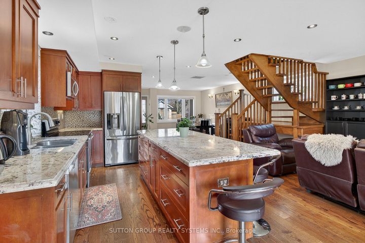 Photo 9 at 32 Green Lanes, City Centre West, Toronto