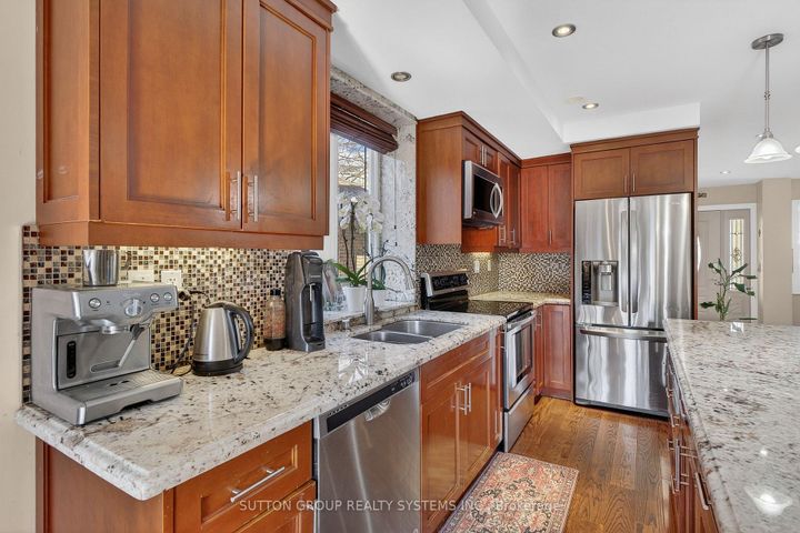 Photo 10 at 32 Green Lanes, City Centre West, Toronto