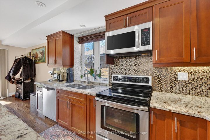 Photo 11 at 32 Green Lanes, City Centre West, Toronto